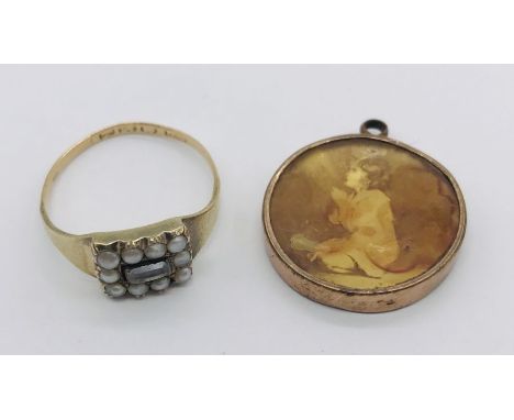 An 18ct gold Georgian mourning ring with seed pearls and lock of hair inset, along with a gold coloured pendant