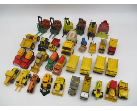 A collection of vintage die-cast mainly relating to construction vehicles including Matchbox, Lesney, Dinky Toys forklifts et