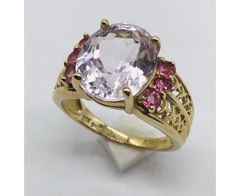 A pale amethyst ring in 9ct gold