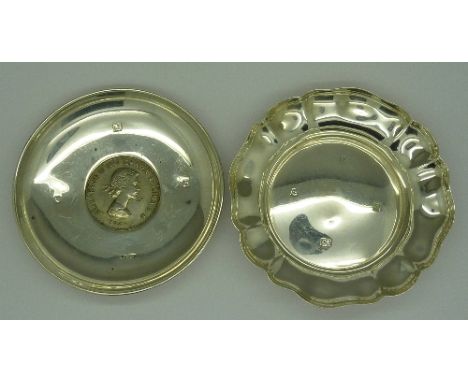 Two silver dishes, one inset with a Churchill crown, weight 160g