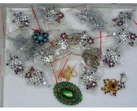 Costume brooches, including an enamel owl brooch