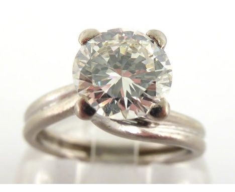 A fine single stone diamond ring, the brilliant cut approx. 1.73 carats, claw set within a white metal mount, stamped '18k', 