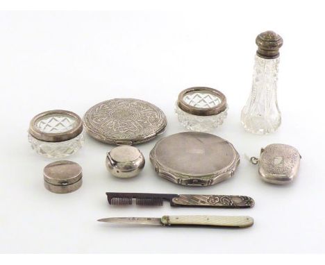 A group of small silver comprising:- an Egyptian compact with engraved Arabic calligraphy; an English engine-turned compact; 