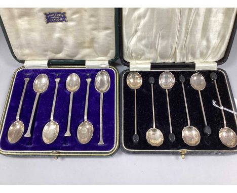 A Set of Six Art Deco Hallmarked Silver Novelty Coffee Bean Spoons, D&amp;S, Birmingham 1925, each with shell shaped bowl and