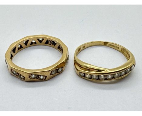 A 9ct Gold Stone Set Crossover Ring, the circular inset stones between tapered crossover shoulders (finger size N); A 9ct Gol