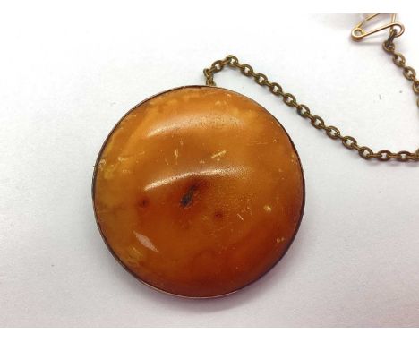 A Vintage Style Amber Coloured Inset Brooch, the circular stone collet set within plain style surround, stamped "9ct", with s