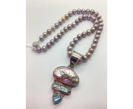 A Freshwater Lavender Coloured Pearl Bead Necklace, the beads of uniform size, knotted to fancy clasp stamped "925", suspendi