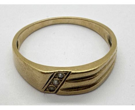 A Diamond Inset Signet Style Ring, of partial reeded design, between tapered band stamped "375" (finger size S) (2.2grams).
