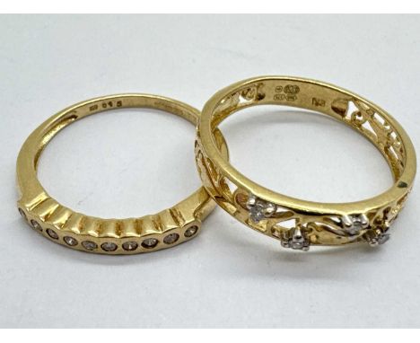 A 9ct Gold Diamond Inset Half Eternity Style Ring, within scalloped style surround, between tapered shoulders (finger size N1
