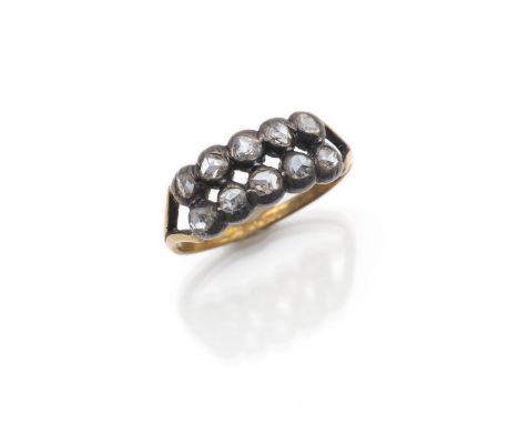 Reviere Ring mit Diamanten1. Viertel 19.Jh.RM 5418kt Gelbgold (getestet) und Silber. Doppelschiene mit je fünf Diamantrosen, 