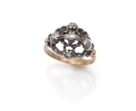 Ring mit DiamantenEnde 18.Jh.RM 5118kt Gelbgold (getestet) und Silber, mittig ein Diamant-Dickstein, kreuzförmig zwischen dur