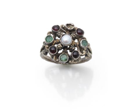 Trachten Ring mit Farbsteinen19. Jh.RM 53,5Silber mit Resten von Vergoldung, mittig Perle, in Blütenform 3 Smaragde und 4 Tur