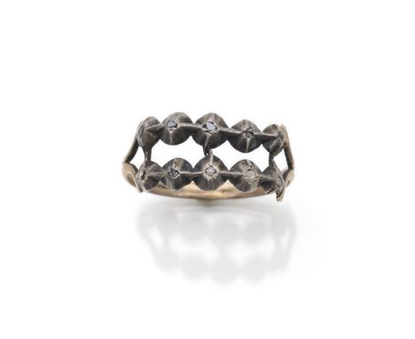 Reviere Ring mit Diamantbesatz1. Viertel 19. Jh.RM 608kt Gelbgold (getestet) und Silber. In doppelter Ringschiene je fünf Dia