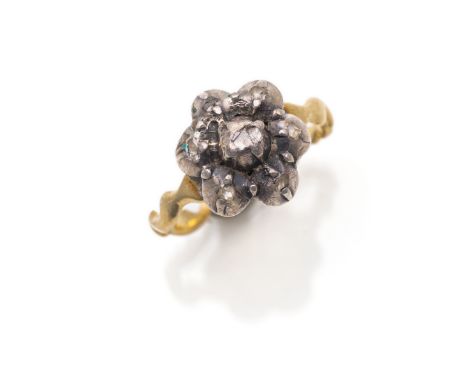 Ring in BlumenformWohl Deutschland 2. Hälfte 18.Jh.RM 5214kt Gelbgold (RFA) und Silber, blütenförmiger Kopf mit sieben Diaman