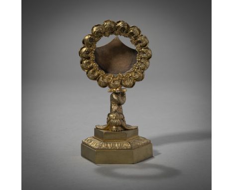 Taschenuhrenständer mit Delphinwohl Frankreich, um 1830H. 16 cmBronze, vergoldet. Min. ber. und etwas nachvergoldet.