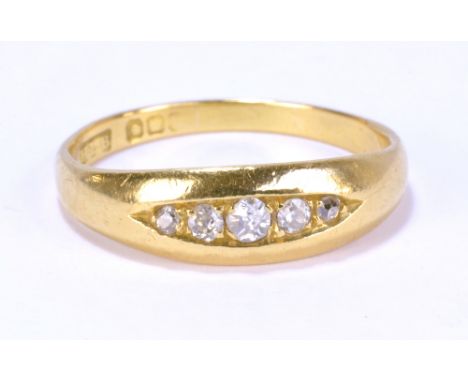 An 18ct yellow gold and five stone graduated diamond set ring, size P 1/2, approx. 4.2g.