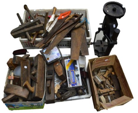 A quantity of vintage woodworking tools to include saws, hammers, chisels, awls, planes, etc, also a vice and wind handled de