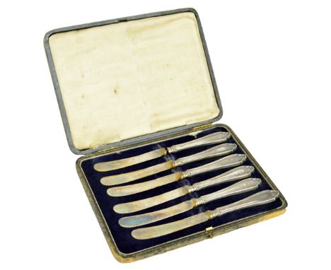 JOHN SANDERSON; a cased set of six George V hallmarked silver handled fruit knives (1 af).