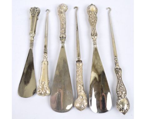 An Edward VII hallmarked silver sheath handled set of button hook and shoe horn decorated with foliage, William Hutton & Sons