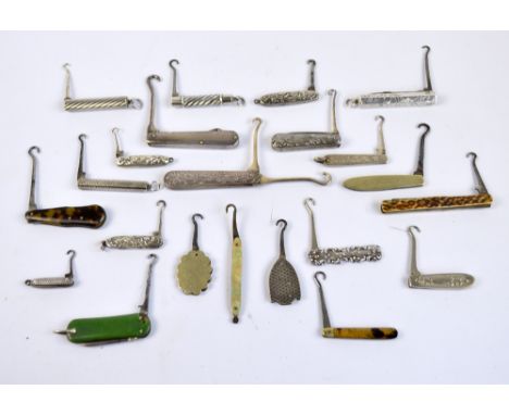 A quantity of folding pocket knife type button hooks, including white metal examples, faux tortoiseshell, and flat shaped bra