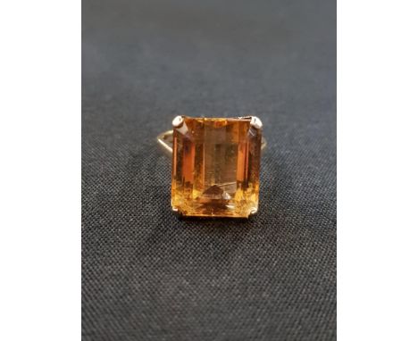 1970'S 9 CARAT GOLD CITRINE RING