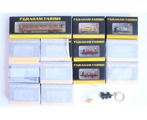 Collection of mint condition N gauge rolling stock models from Graham Farish by Bachmann to include 12 goods wagons and a Sta