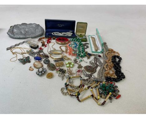 A small group of costume jewellery including a rolled gold bangle, cameo brooch, agate brooch, beads, etc.