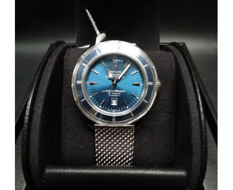 Breitling stainless steel gentlemans Super Ocean chronometer automatic wristwatch, with blue bezel and 32mm blue metallic dia
