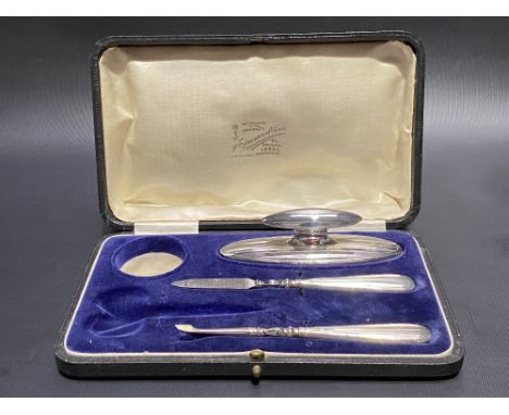 Cased part manicure set with engine turned decoration comprising nail buffer and two tools, Birmingham 1923