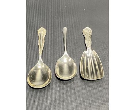 Sterling silver Kings pattern caddy spoon with shovel bowl stamped STERLING; together with a Victorian silver spoon, London 1