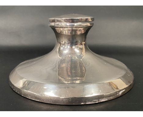 Silver capstan inkwell with clear glass liner, diameter 15cm (lid cracked, hallmark rubbed)