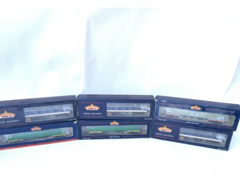 A collection of various Bachmann wagons.
