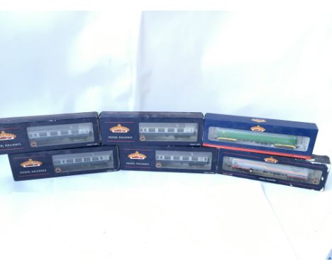A collection of various Bachmann wagons.