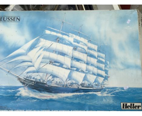 A Heller Model kit do the Preussen Scale 1:150 boxed. Appears to be complete with instructions - NO RESERVE