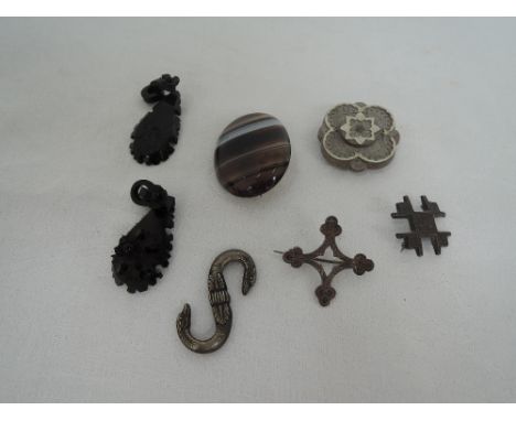 Three vintage white metal brooches, an oval agate brooch and a black jet pendant etc
