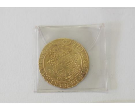 A JAMES 1 UNITE 1604-19 ISSUE. A James 1 Unite gold piece with Lis Mintmark, 9.9 grms. JACOBVS D G MAG BRIT FRAN ET HIB obver
