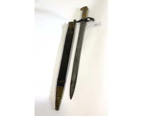 A PRUSSIAN 1871 MODEL BAYONET & SCABBARD. A Prussian 1871 model Infantry bayonet, complete with a brass mounted leather scabb