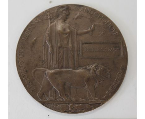 A MEMORIAL PLAQUE TO A ROYAL FUSILIERS RECIPIENT. Frederick Pack Pte number 228221 1st Battn Royal Fusiliers aged 34, Died of