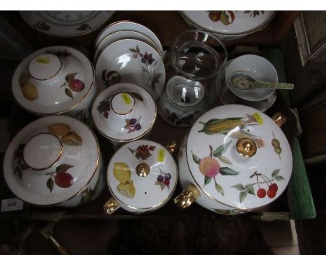 A collection of Royal Worcester Evesham pattern crockery