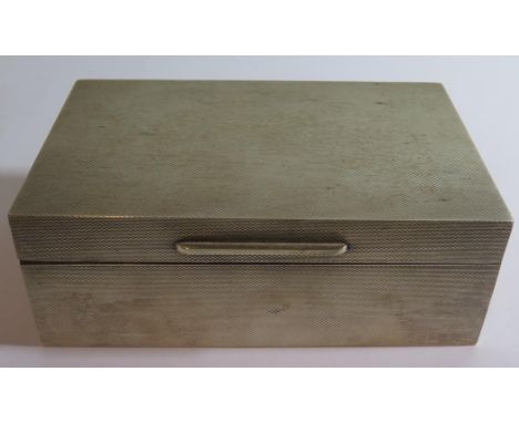 An Elizabeth II Silver Cigarette Box with engine turned decoration, London 1961, 14x9cm 