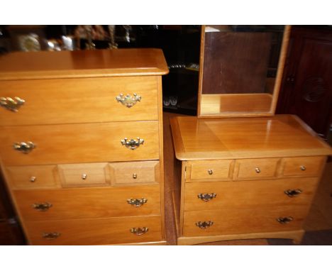 Bank of draws &amp; matching dressing table (Light wood)