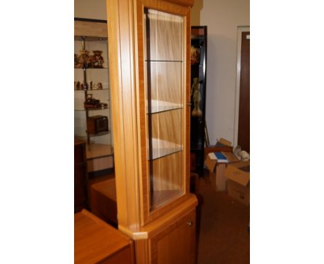 Light wood corner unit with glass shelves 