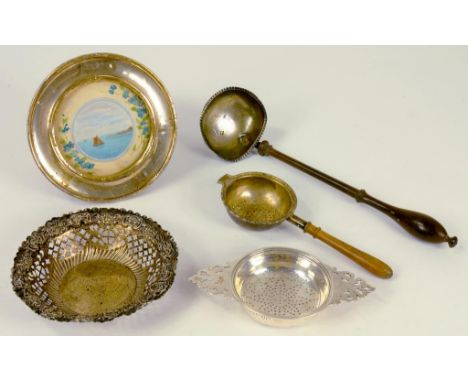 A VICTORIAN PIERCED SILVER BON BON DISH, BIRMINGHAM 1896, A SILVER LEMON STRAINER, A PUNCH LADLE WITH FINELY TURNED MAHOGANY 