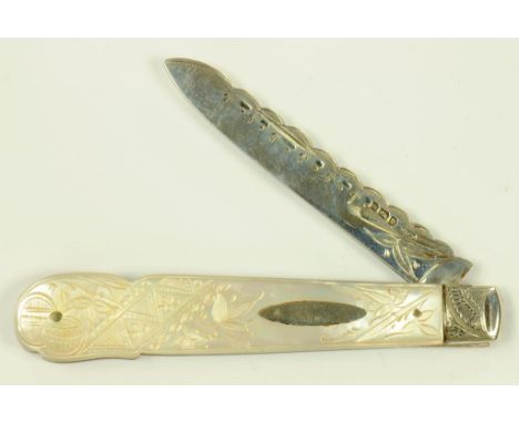 A SILVER FRUIT KNIFE WITH CARVED MOTHER OF PEARL SCALES, SHEFFIELD 1912