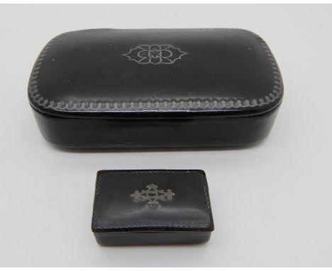 A lot comprising papier mache snuff box, 8.8cm x 5cm and a similar pill box, 3.3cm x 2cm Condition Report: Available upon req