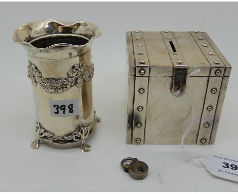 A lot comprising a sterling silver bank modelled as a trunk, 8cm sq and a silver vase, rubbed marks (lacking liner), 9cm high