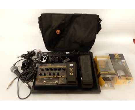 A Vox Valvetronix Tonelab ST guitar effect unit, a Dunlop Cry Baby GCB-95, a Warwick RB 23110 gigboard together with a microp