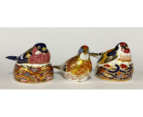 A Royal Crown Derby paperweight, Linnet, designed by Tien Manh Dinh, modelled by Mark Delf, 21st anniversary gold stopper, pr