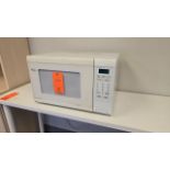 Whirlpool 1,350-Watt Model MT7118XDQ-3 Microwave; 120-Volt, 850-Watt Output