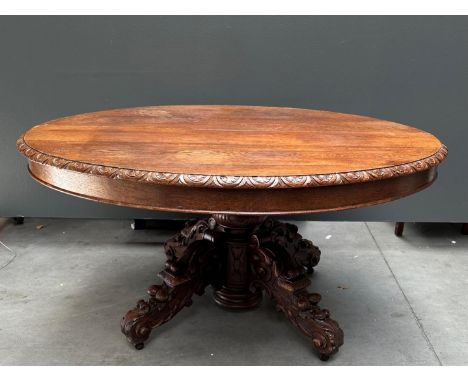 An antique coulisen table / hunting table with carved fruits on the legs. Includes two extra tabvletop pieces.Diam.: 120 cm. 